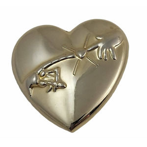 ET Extra Terrestrial Universal Studios Movie Pin Gold Tone Heart & Fingers 1"
